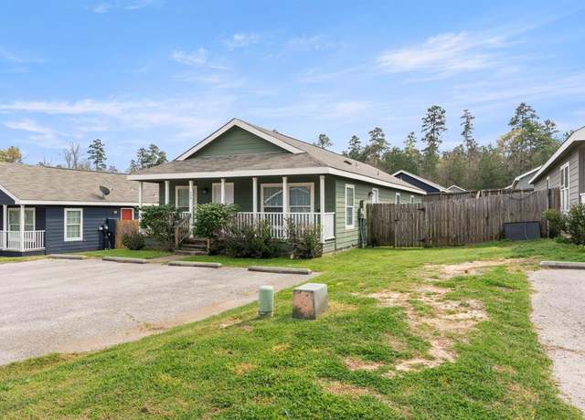 Property at 117 Varsity Dr, Huntsville, TX 77340, 4 beds, 4 baths
