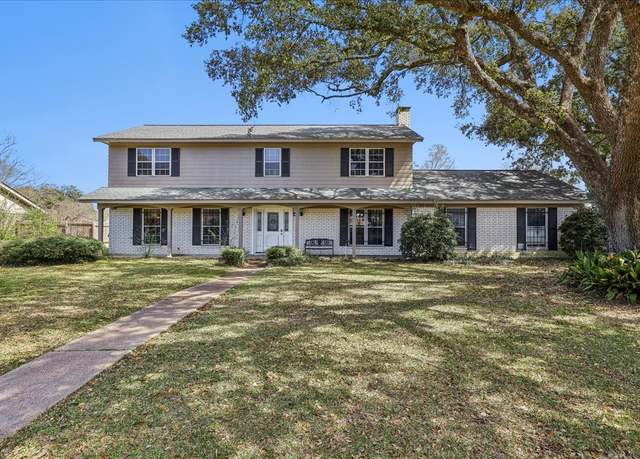 Property at 2516 Country Club Dr, Orange, TX 77630, 5 beds, 3.5 baths