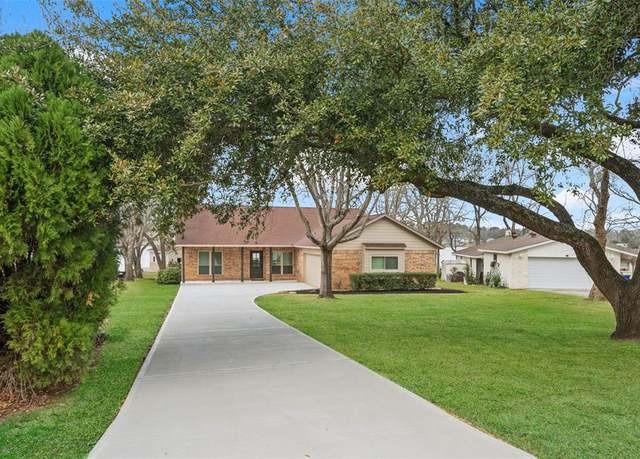 Property at 13270 Hawthorne Dr, Willis, TX 77318, 4 beds, 2.5 baths