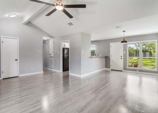 Property at 509 Landing Blvd, League City, TX 77573, 2 beds, 1 bath