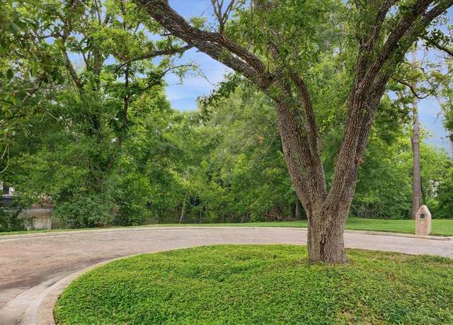 Property at 7 Carlton Park Ct, Houston, TX 77024