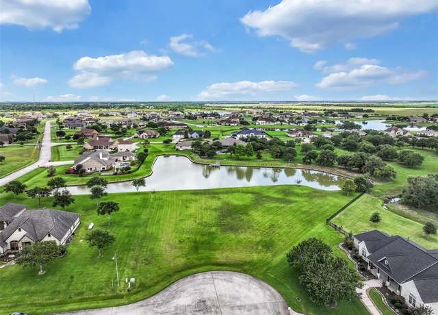 Property at 401 Pine Vw, Dickinson, TX 77539