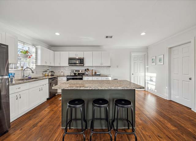 Property at 1101 E 38th St, Houston, TX 77022, 3 beds, 2 baths