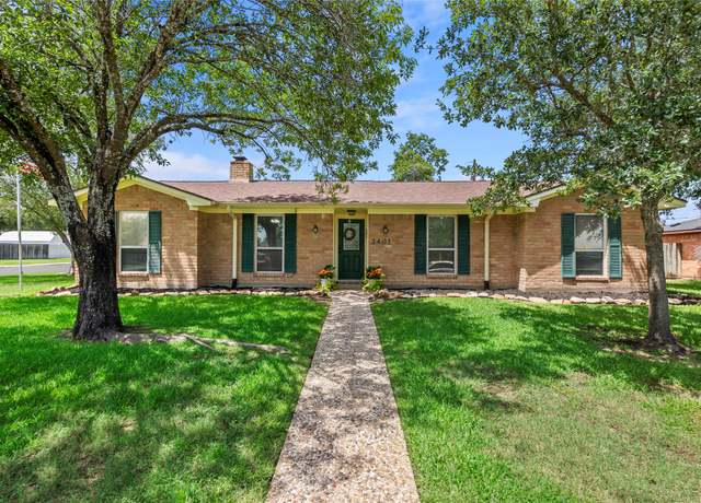 Property at 2401 Hillside Dr, Bryan, TX 77802, 3 beds, 2 baths