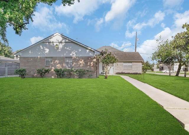 Property at 11202 Waxwing St, Houston, TX 77035, 4 beds, 1 bath