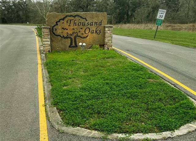 Property at 103 Vintage Oaks Ct, Angleton, TX 77515