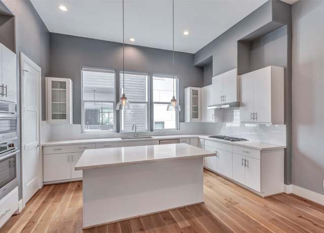 Property at 2620 Rusk St, Houston, TX 77003, 3 beds, 3.5 baths