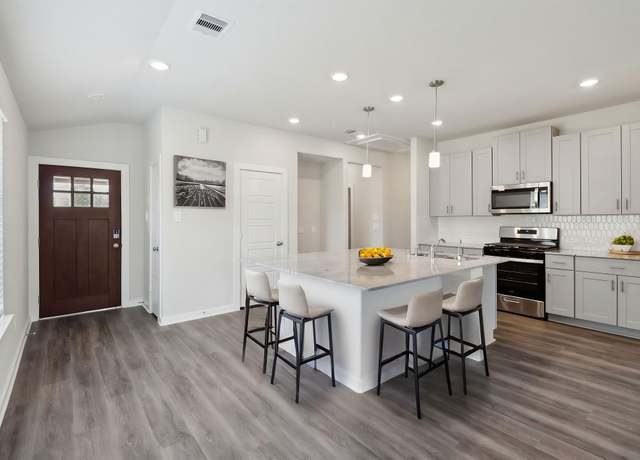 Property at 6700 Chinapkin Oak Ln, Conroe, TX 77304, 3 beds, 2 baths