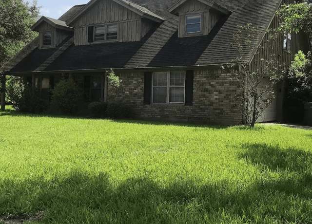 Property at 2800 Country Club Dr, Orange, TX 77630, 6 beds, 3 baths