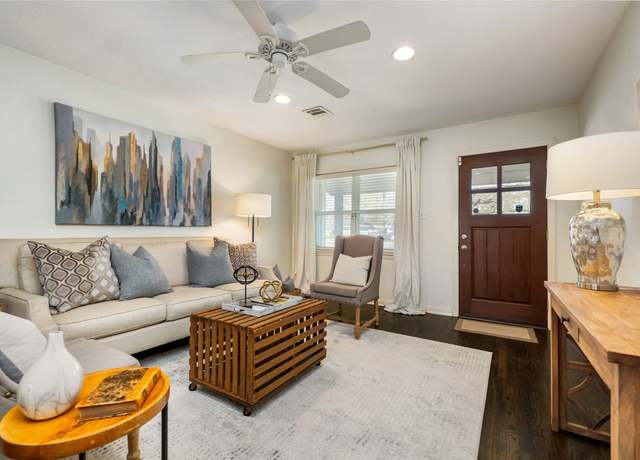 Property at 1007 W 43rd St, Houston, TX 77018, 3 beds, 2 baths