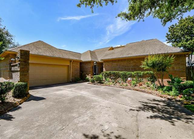 Property at 12114 Meadow Lake Dr, Houston, TX 77077, 3 beds, 2.5 baths