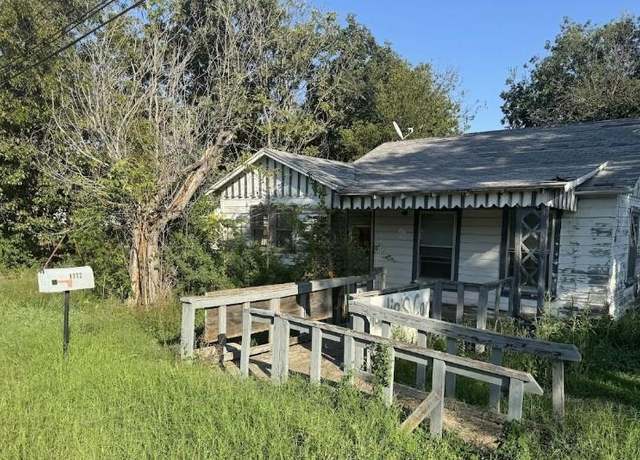Property at 1112 N Austin St, Comanche, TX 76442, 2 beds, 1 bath