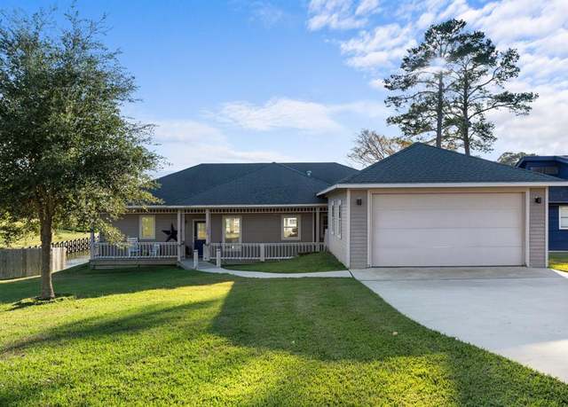 Property at 129 Lakeshore Dr, Onalaska, TX 77360, 3 beds, 2 baths