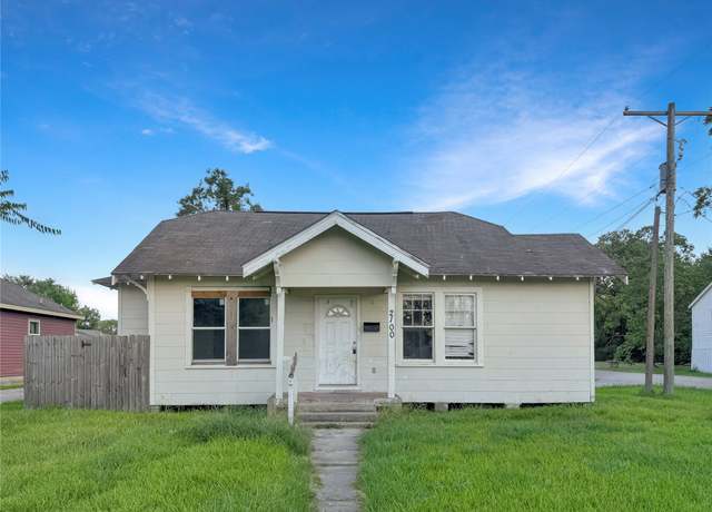 Property at 2100 Angelina St, Beaumont, TX 77701, 2 beds, 1 bath