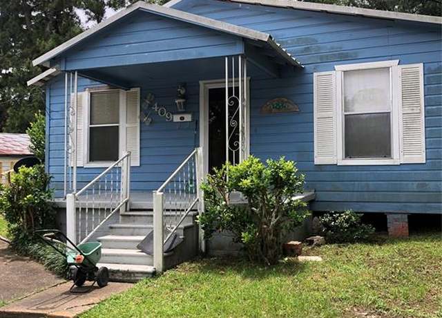 Property at 409 7th St, Huntsville, TX 77320, 3 beds, 2 baths