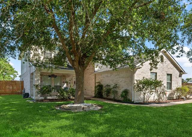Property at 8002 Elm Wood Ct, Baytown, TX 77523, 4 beds, 3.5 baths