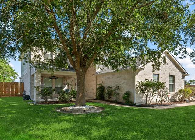 Property at 8002 Elm Wood Ct, Baytown, TX 77523, 4 beds, 3.5 baths