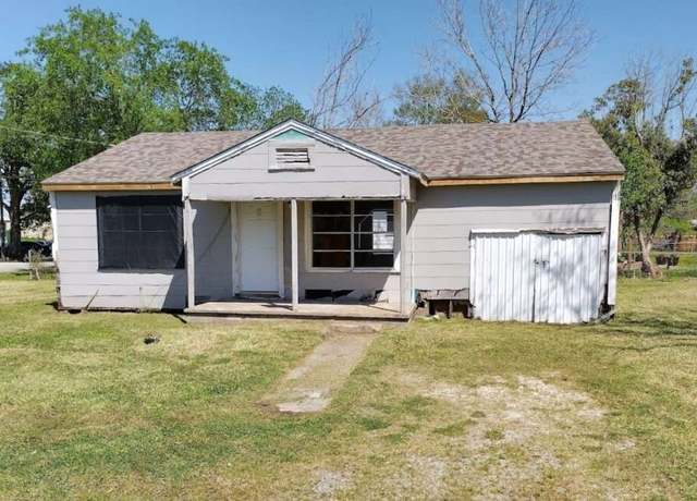 Property at 803 Chester St, West Orange, TX 77630, 3 beds, 1 bath
