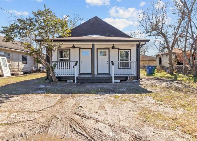 Property at 425 W Cedar St Unit A and B, Angleton, TX 77515, 4 beds, 2 baths