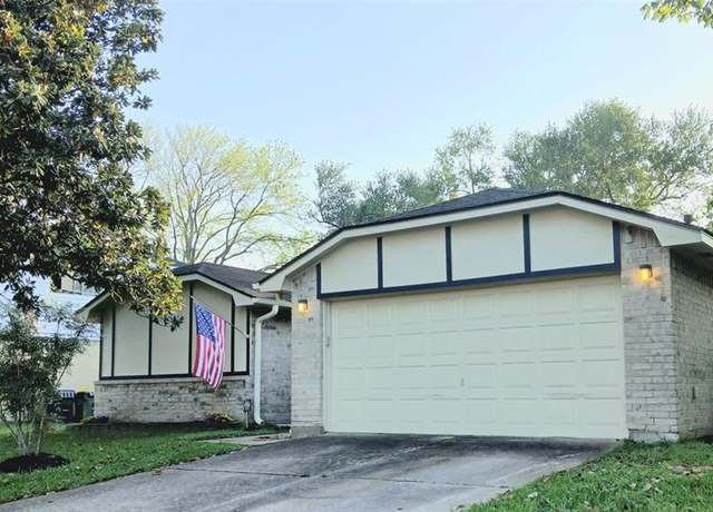 Property at 1126 E Brompton Dr, Pearland, TX 77584, 3 beds, 2 baths