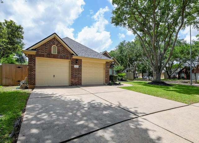 Property at 4926 Knights Branch Dr, Sugar Land, TX 77479, 4 beds, 2 baths