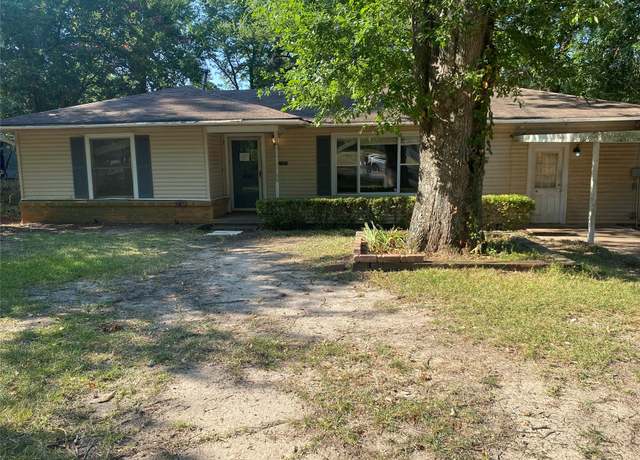 Property at 1408 Mahlow Dr, Longview, TX 75601, 3 beds, 1.5 baths