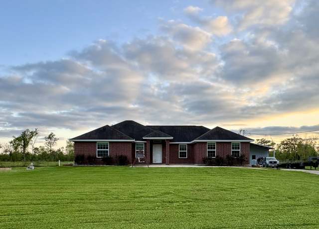 Property at 130 Pin Oak Dr, Angleton, TX 77515, 4 beds, 2 baths