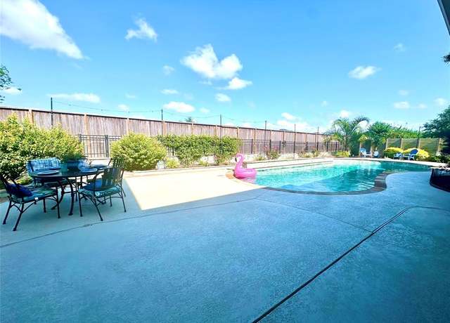 Property at 2232 Lakeway Dr, Friendswood, TX 77546, 5 beds, 5 baths