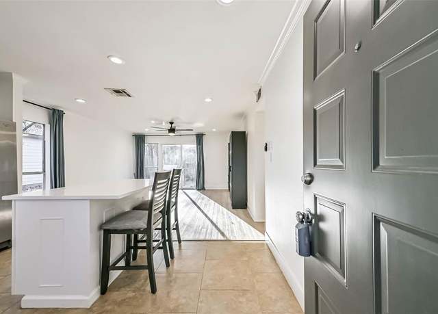 Property at 33 Night Hawk Pl, The Woodlands, TX 77380, 3 beds, 2 baths