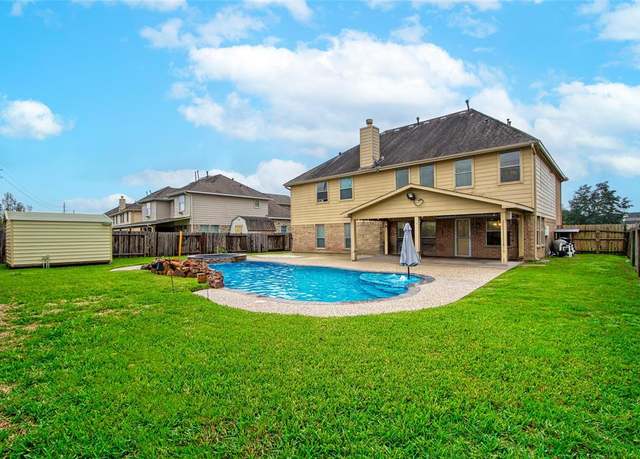 Property at 5111 Lakeside Ave, Cove, TX 77523, 5 beds, 3.5 baths