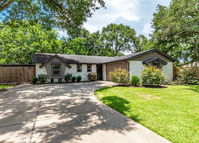 Property at 208 Dawn Ave, Friendswood, TX 77546, 3 beds, 2 baths