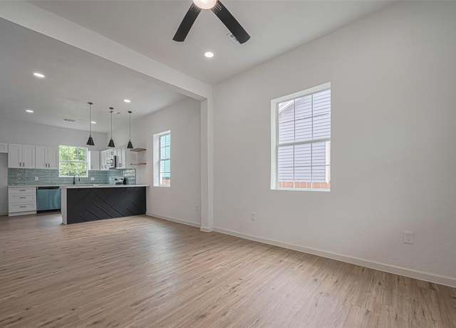 Property at 1014 13th St, Galveston, TX 77550, 3 beds, 2 baths