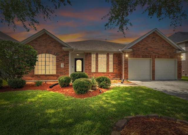 Property at 1753 Silver Bend Dr, Dickinson, TX 77539, 4 beds, 3 baths