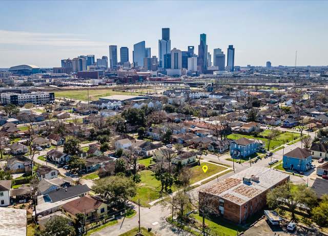 Property at 1724 Common St, Houston, TX 77009