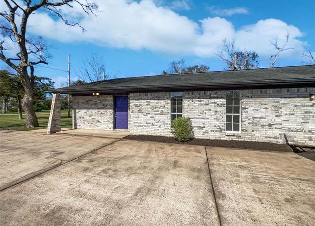 Property at 1501 Alena Rd, Angleton, TX 77515, 2 beds, 2 baths