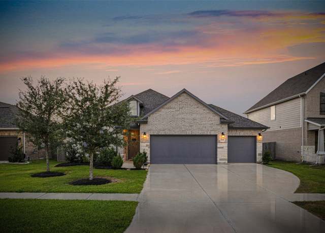 Property at 18931 Lynnwood Crest Dr, Manvel, TX 77578, 3 beds, 3 baths
