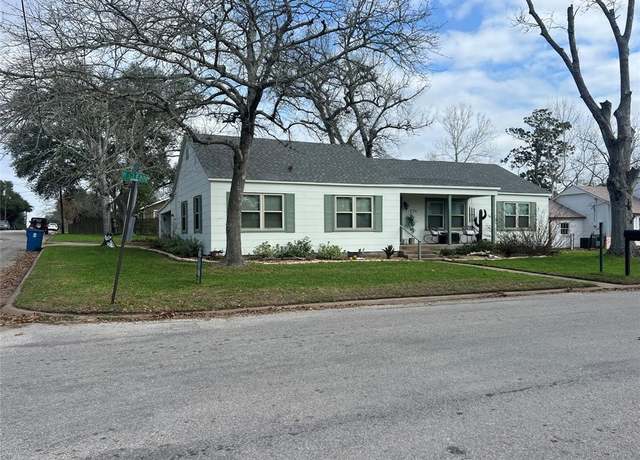 Property at 236 W Glenn St, Bellville, TX 77418, 3 beds, 2 baths