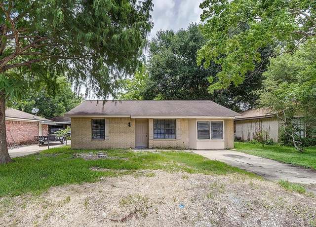 Property at 1723 Avenue B, Danbury, TX 77534, 3 beds, 1 bath
