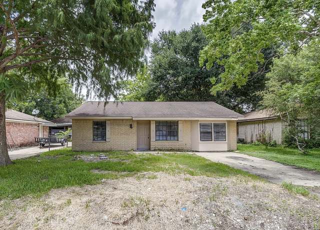 Property at 1723 Avenue B, Danbury, TX 77534, 3 beds, 1 bath