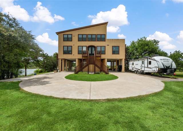 Property at 303 Winkler St, Baytown, TX 77520, 3 beds, 2.5 baths