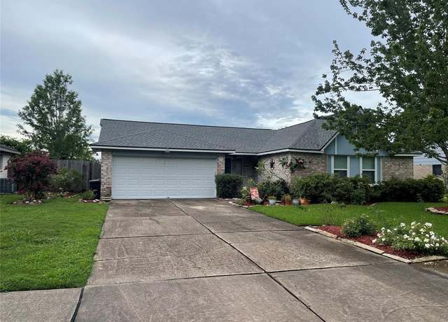 Property at 813 Camelot Ln, Friendswood, TX 77546, 4 beds, 2 baths