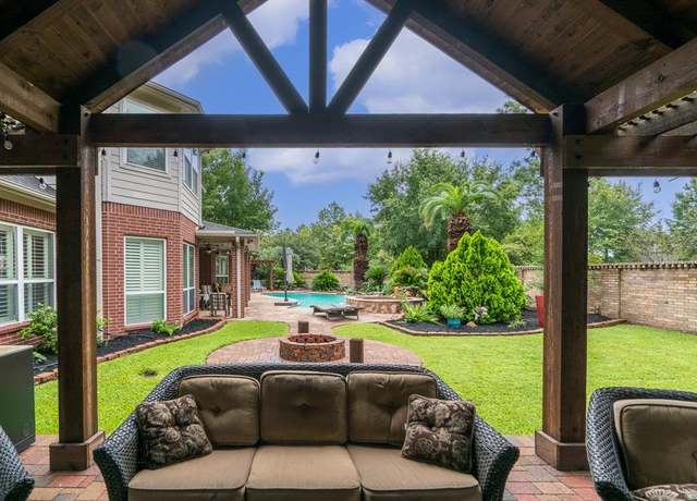Property at 8402 Westerbrook Ln, Humble, TX 77396, 4 beds, 3.5 baths