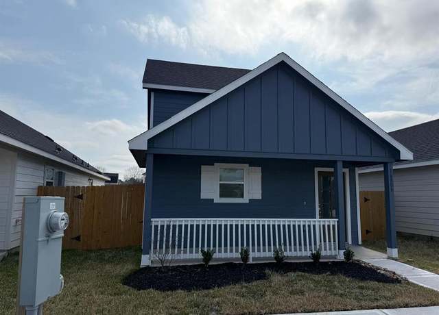 Property at 16806 N Marie Village Dr, Conroe, TX 77306, 3 beds, 2 baths