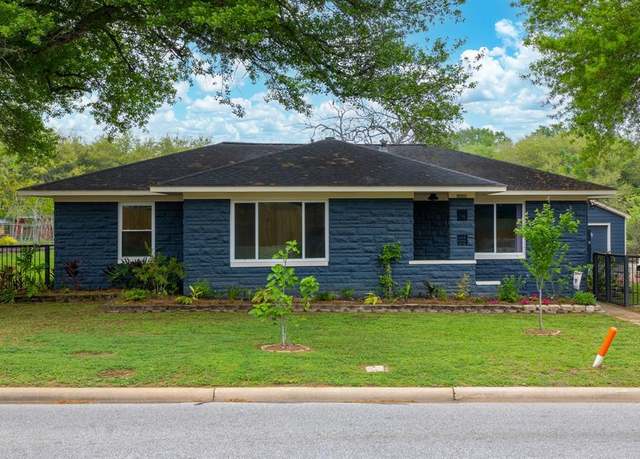 Property at 1605 S Chappell Hill St, Brenham, TX 77833, 3 beds, 2 baths