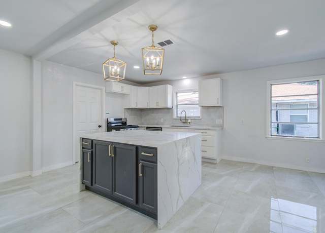 Property at 5230 W Bellfort Ave, Houston, TX 77035, 3 beds, 2 baths