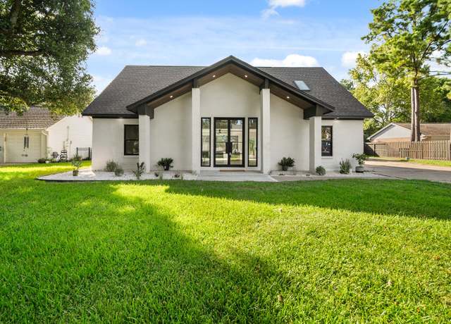 Property at 408 Briarmeadow Ave, Friendswood, TX 77546, 3 beds, 2.5 baths