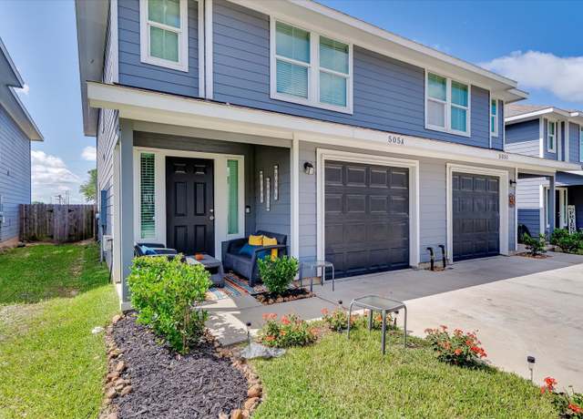 Property at 501-509 Hines Ave, Willis, TX 77378, 3 beds, 2 baths