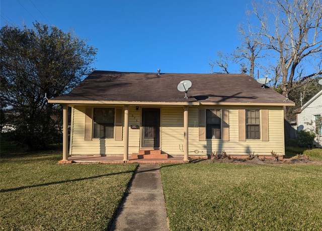 Property at 375 N Parkway Dr, Beaumont, TX 77705, 3 beds, 1 bath