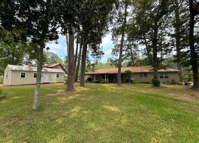 Property at 14 Catalina Rd, Huntsville, TX 77340, 3 beds, 1 bath