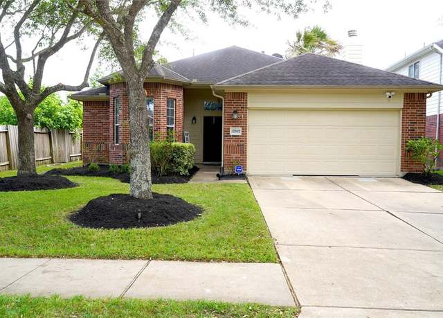 Property at 12902 Meadow Springs Dr, Pearland, TX 77584, 3 beds, 2 baths